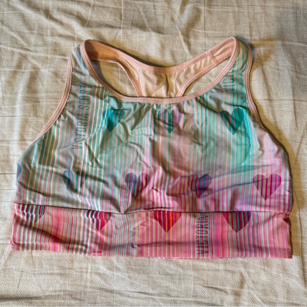 EUC Victoria’s Secret Sport Ombré Heart Sports Bra
